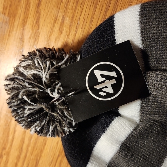 NY YANKEES WINTER HAT - Picture 3 of 6